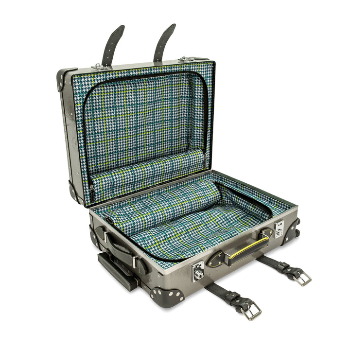 Aston Martin F1 · Carry-On - 4 Wheels | Silver/Black/Chrome