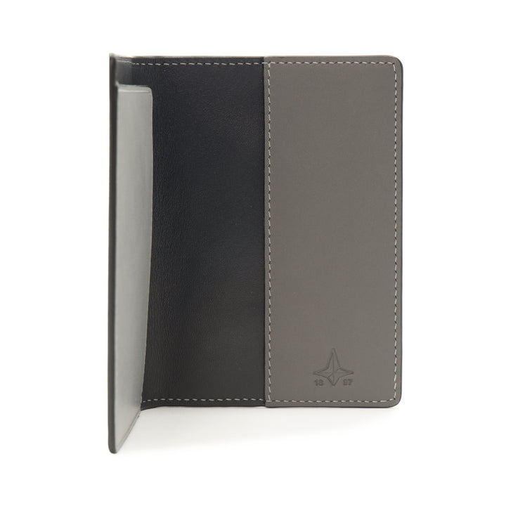 007 Collection · Passport Sleeve | Grey/Graphite