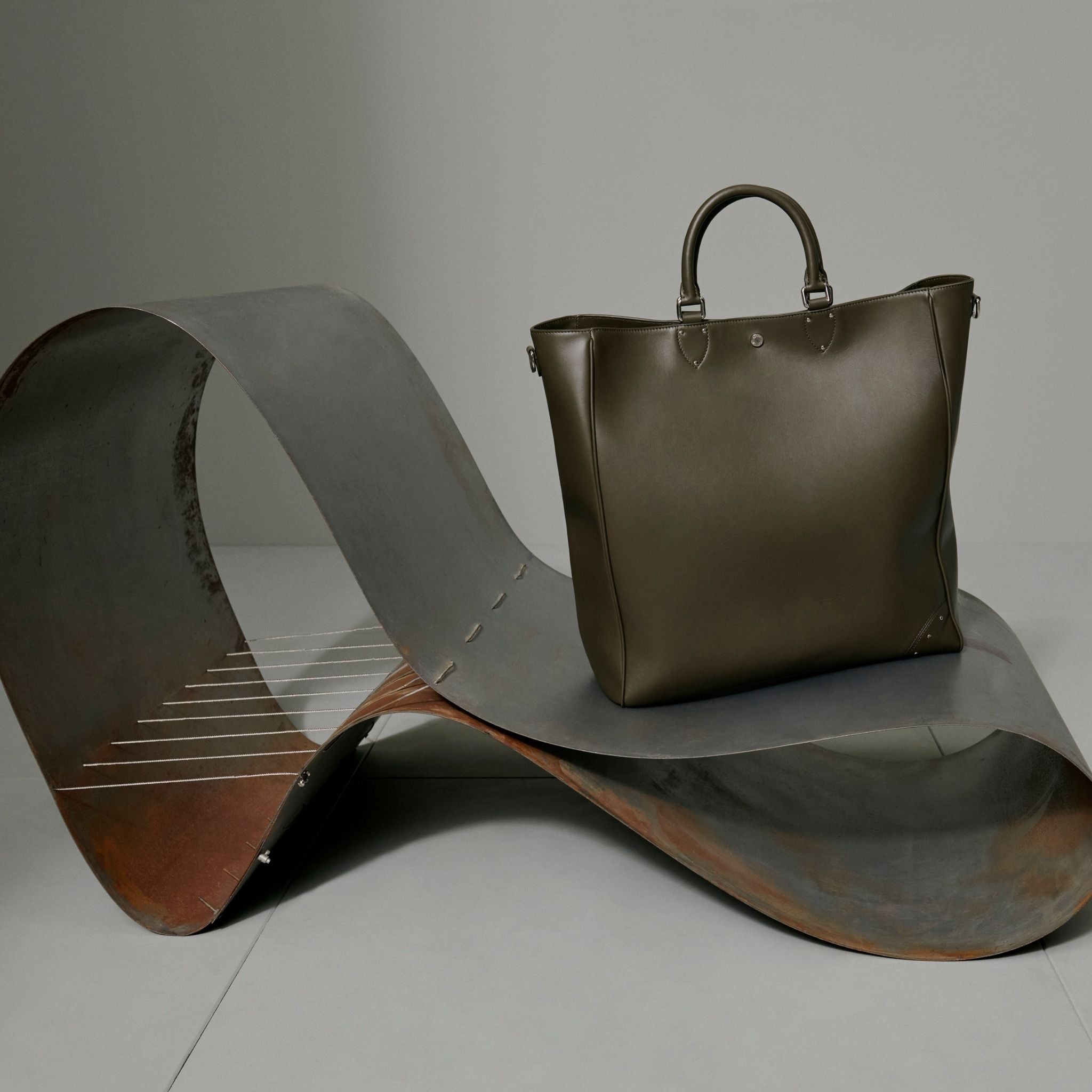 Metropolis · Tote Bag | Black/Chrome